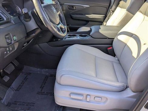 Certified 2025 Honda Passport EX-L image 15