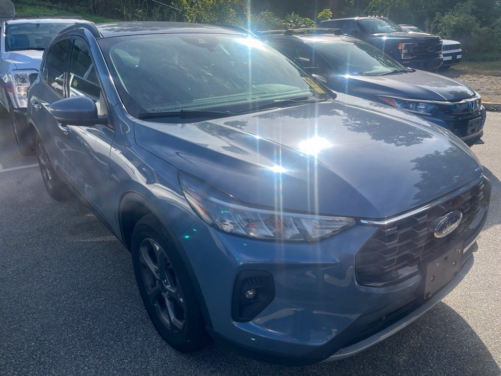 Used 2025 Ford Escape ST-Line Select AWD/4WD image 2