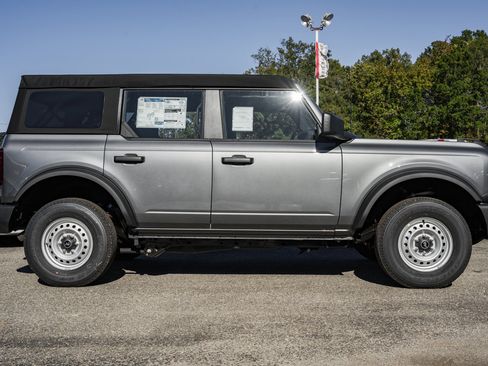 New 2025 Ford Bronco 4-Door image 3