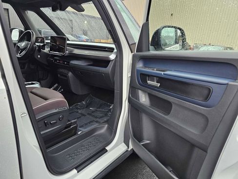 Used 2025 Volkswagen ID. Buzz Pro S image 10