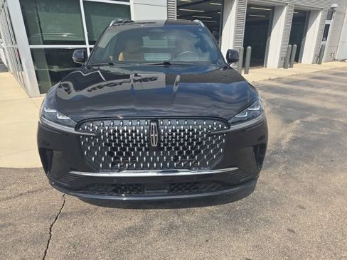 Used 2025 Lincoln Aviator Black Label AWD/4WD image 9