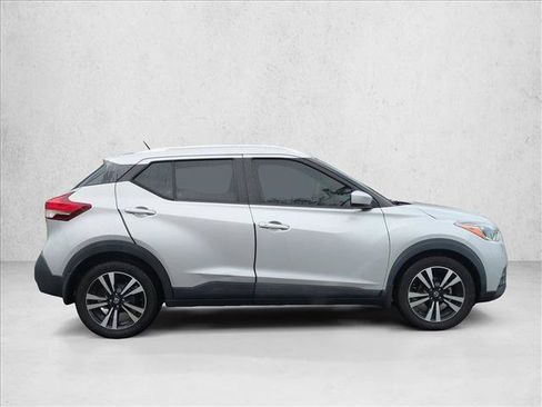 Used 2020 Nissan Kicks SV FWD image 4