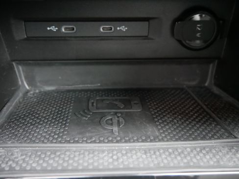 Certified 2024 Volkswagen Taos SE image 30