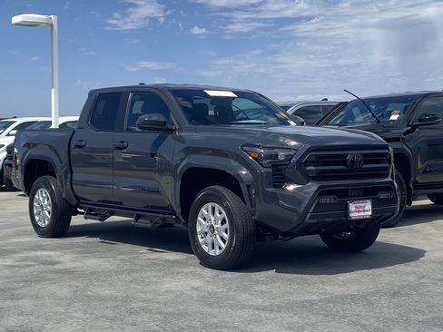 Certified 2026 Toyota Tacoma SR5 AWD/4WD image 2