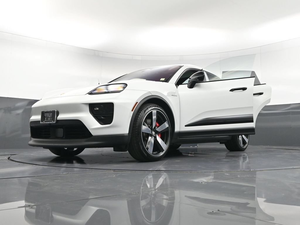 Certified 2025 Porsche Macan 4S Electric AWD/4WD image 40
