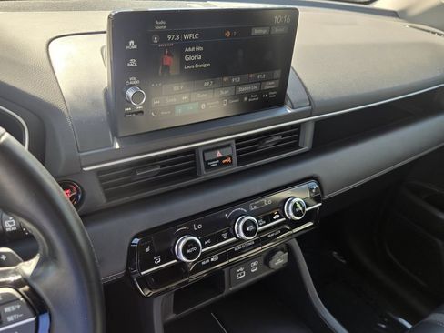 Used 2024 Honda Pilot EX-L image 18