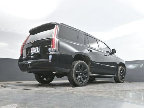 Used 2017 Cadillac Escalade Luxury AWD/4WD image 46