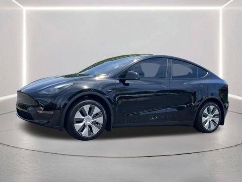 Used 2024 Tesla Model Y Long Range AWD/4WD image 19