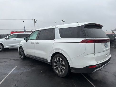 Used 2024 Kia Carnival EX image 4