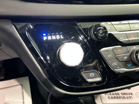 Used 2026 Chrysler Pacifica Select image 20