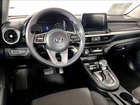 Used 2019 Kia Forte LXS FWD image 4