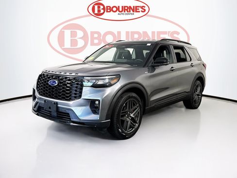 Used 2025 Ford Explorer ST-Line w/ ST-Line Street Pack AWD/4WD image 6