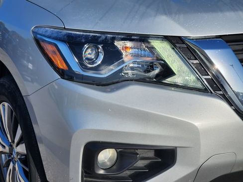 Used 2019 Nissan Pathfinder SL FWD image 10