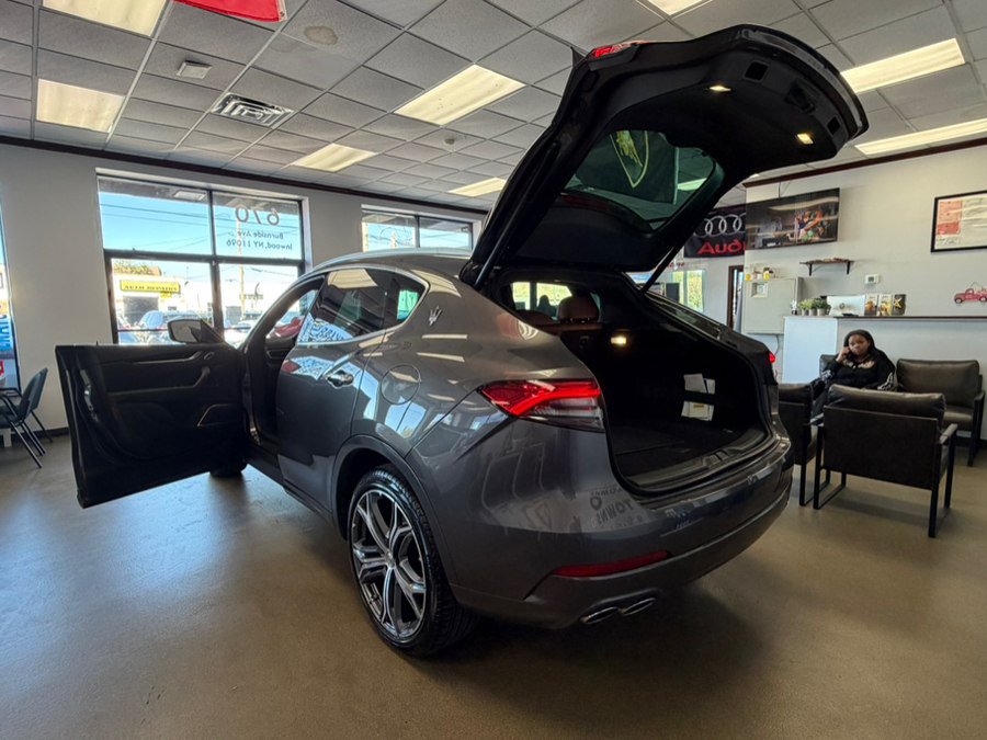 Used 2023 Maserati Levante GT AWD/4WD image 19