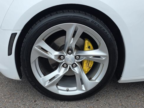 Used 2019 Chevrolet Camaro SS RWD image 9