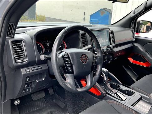 Used 2024 Nissan Frontier PRO-4X w/ Technology Package AWD/4WD image 16