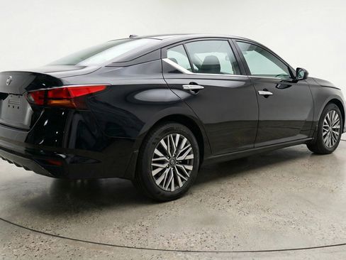Used 2025 Nissan Altima 2.5 SV image 9