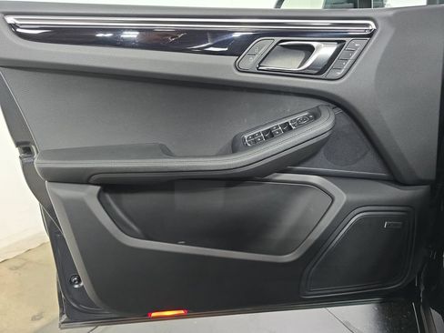 Certified 2026 Porsche Macan AWD/4WD image 22