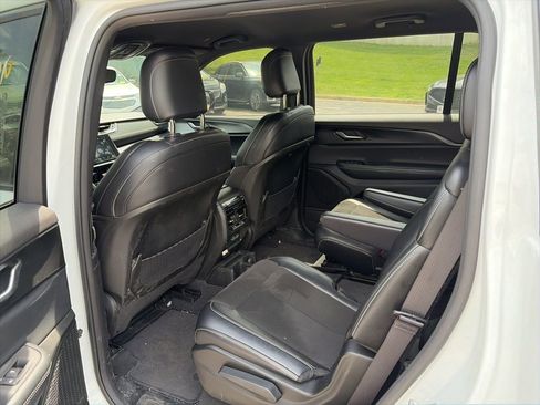 Used 2023 Jeep Grand Cherokee L Laredo AWD/4WD image 9