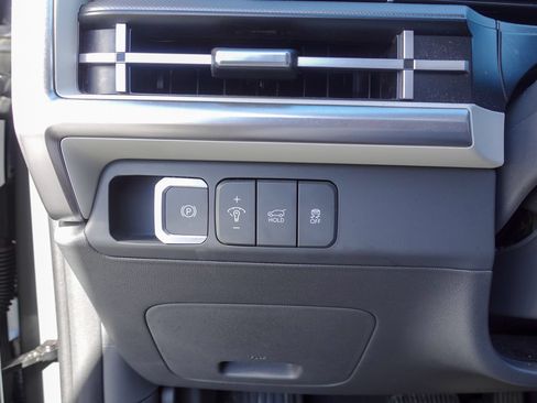 Used 2025 Hyundai Santa Fe SEL FWD image 16