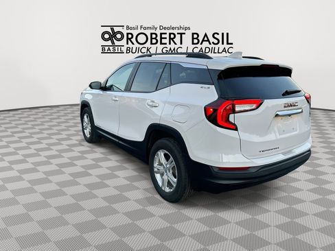 Used 2024 GMC Terrain SLE w/ Driver Convenience Package FWD image 6