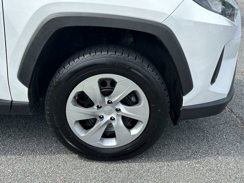 Used 2022 Toyota RAV4 LE FWD image 14
