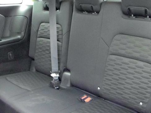 Used 2025 Nissan Pathfinder SV AWD/4WD image 8