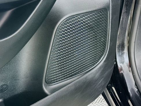 Certified 2025 Chrysler Pacifica Limited image 28