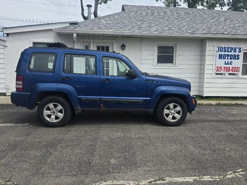 Used 2010 Jeep Liberty 4WD Sport image 31