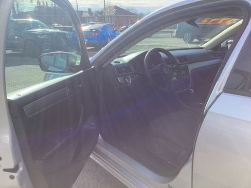 Used 2013 Volkswagen Passat 2.5 S image 4