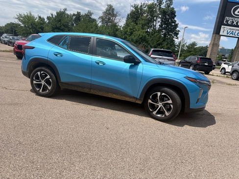 Used 2025 Chevrolet Trax RS w/ Sunroof Package FWD image 20