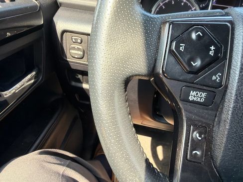 Used 2020 Toyota 4Runner Venture w/ Moonroof Package AWD/4WD image 18