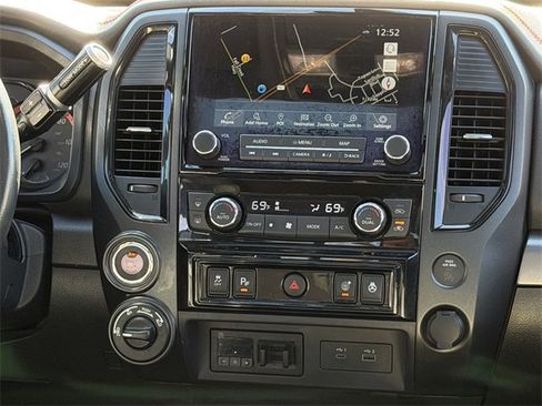 Used 2023 Nissan Titan PRO-4X w/ Pro-4x Convenience Package image 12