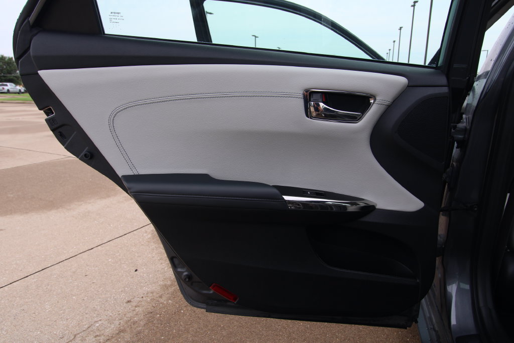 Used 2018 Toyota Avalon Limited w/ All Weather Liner Package FWD image 38