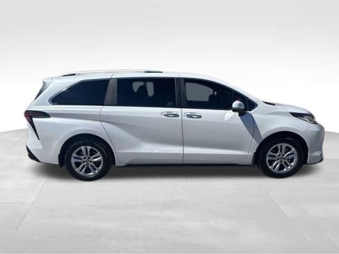 Used 2025 Toyota Sienna Limited AWD/4WD image 6