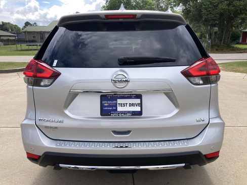 Used 2020 Nissan Rogue SV FWD image 19