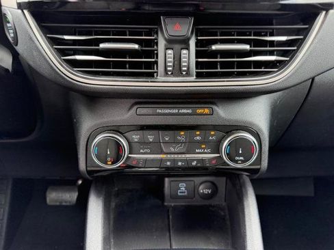 Certified 2022 Ford Escape SE w/ SE Sport Appearance Package FWD image 16