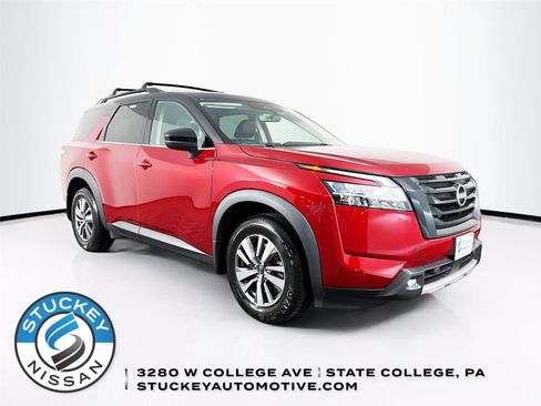 Used 2023 Nissan Pathfinder SL w/ Black Appearance Package image 1