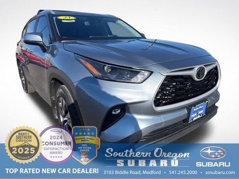 Used 2023 Toyota Highlander XLE image 1