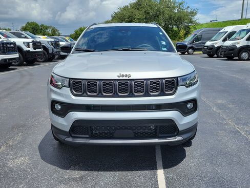 Used 2026 Jeep Compass Latitude AWD/4WD image 2