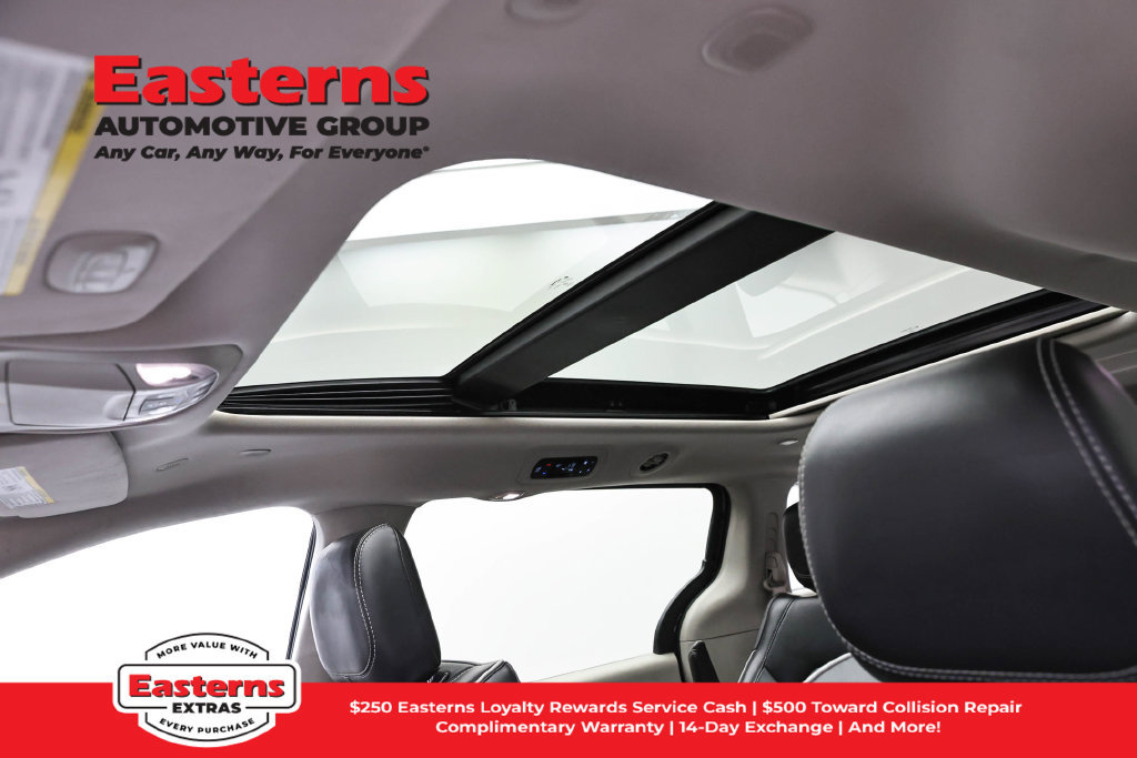 Used 2023 Chrysler Pacifica Limited FWD image 38