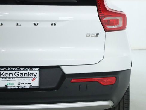 Used 2024 Volvo XC40 B5 Core image 46