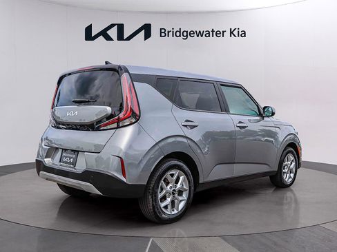 Certified 2025 Kia Soul LX w/ LX Technology Package FWD image 6