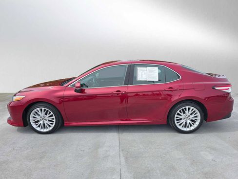 Used 2018 Toyota Camry XLE FWD image 6
