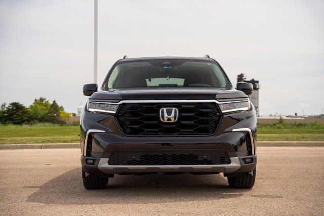 Used 2022 Honda Pilot Touring image 2