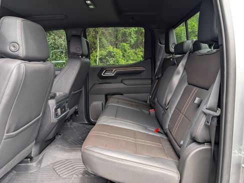 Used 2025 Chevrolet Silverado 1500 High Country w/ Technology Package AWD/4WD image 28