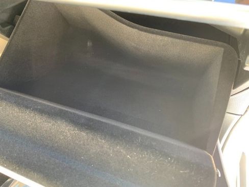 Used 2025 Mercedes-Benz GLC 300 4MATIC image 12