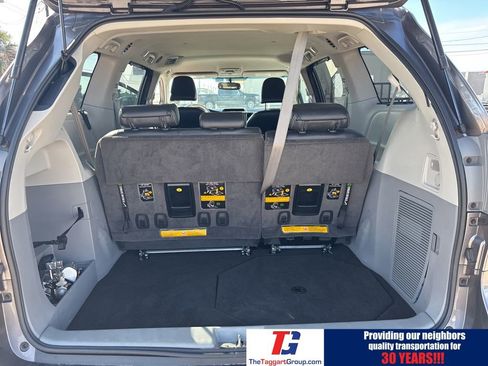 Used 2012 Toyota Sienna SE image 17