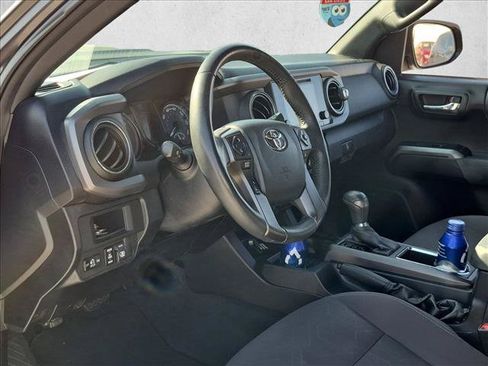 Used 2017 Toyota Tacoma TRD Sport RWD image 9