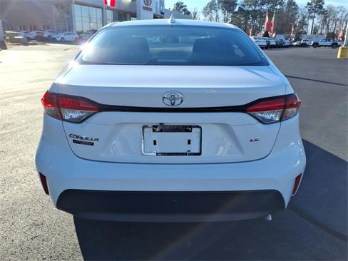 Used 2024 Toyota Corolla LE image 2